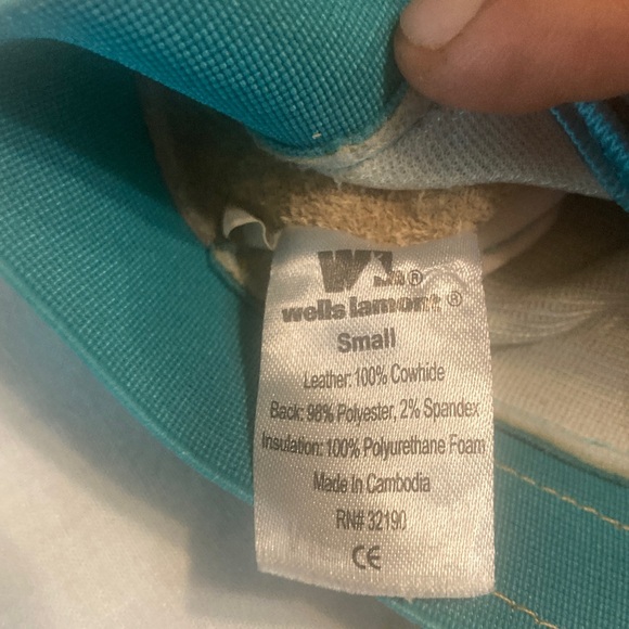 Women's Gloves - Picture 4 of 17